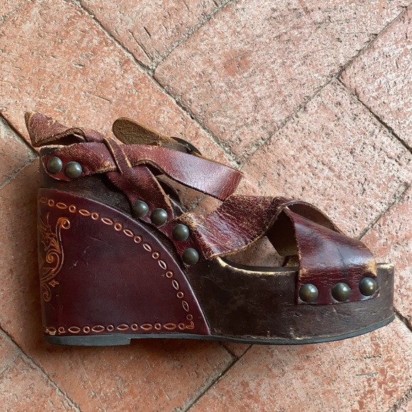 VINTAGE | Leather Sandals - Picture 3 of 9